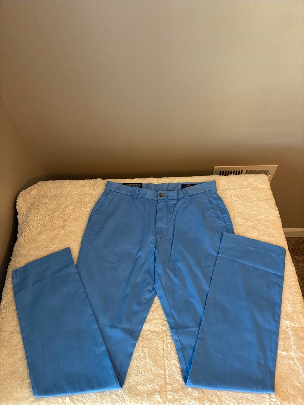 Vineyard Vines Bright (TarHeel) Blue Men's Chinos pants. NWT